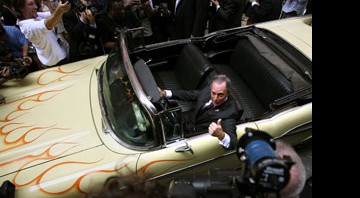 Michael Bloomberg posa para foto dentro do Chevy 57 Bel Air de Bruce Springsteen - AP