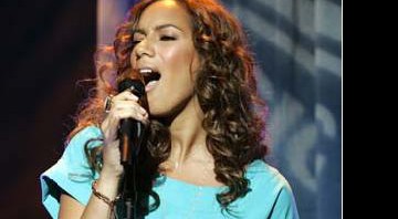 Leona Lewis (foto) é uma das quinze cantoras que gravarão música beneficente - Divulgação