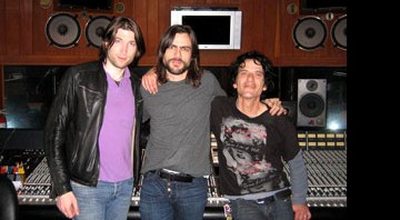 Eric, Brian e Nate no The Relationship: projeto paralelo do guitarrista do Weezer deve lançar álbum em breve - Reprodução/Myspace