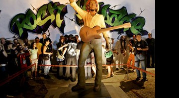O maior ídolo do reggae ganhou sua primeira estátua na Europa, no último dia 23; monumento foi erguido em pequeno povoado da Sérvia - AP