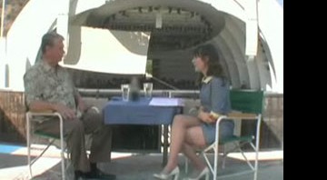 O cantor Brian Wilson e a atriz Zooey Deschanel conversam em vídeo do MySpace - Reprodução