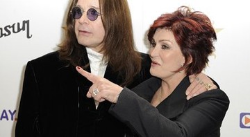 Ozzy e Sharon Osbourne, pouco antes do Classic Rock Awards: "príncipe das trevas" foi eleito lenda viva do rock - Reprodução/Site oficial
