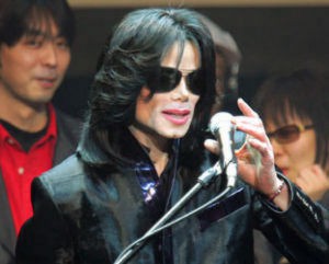 Michael Jackson coloca mais de 2000 itens pessoais em leilão