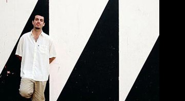 O compositor Kiko Dinucci posa para ser clicado no centro de São Paulo - Lucas Lima