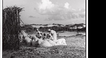 Candomblé: Bahia, 1972 - O bom trânsito de Verger permitia que ele registrasse incontáveis cultos religiosos. Estas imagens são da festa Águas de Oxalá, com participação do Candomblé Opô Aganjú - Foto Pierre Verger