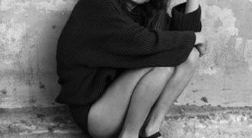 Kate Moss, em 1990: fotos da então desconhecida são postas à venda para ajudar fotógrafa - Reprodução/Corinne Day
