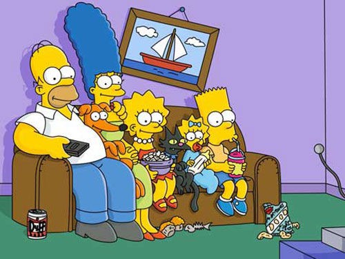 Os Simpsons na clássica cena do sofá