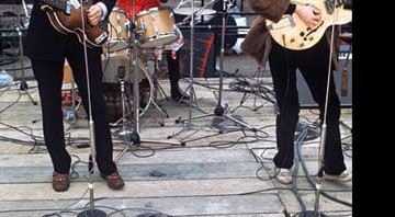 Em 30 de janeiro de 1969 os Beatles fizeram a última apresentação ao vivo da banda, tocando no topo do prédio da Apple, em Londres - APPLE CORPS LTD 2009