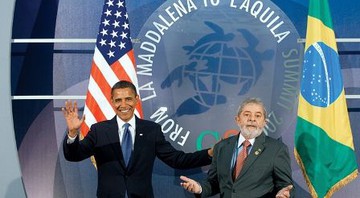 Obama e Lula confraternizam no encontro do G8 na Itália, em julho: até agora, a relação entre os dois governos não enfrentou grandes obstáculos - AFP