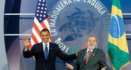 Obama e Lula confraternizam no encontro do G8 na Itália, em julho: até agora, a relação entre os dois governos não enfrentou grandes obstáculos - AFP