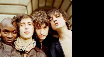 Pete Doherty (primeiro da direita para a esquerda) disse em entrevista à BBC Radio 1 que deseja a reunião do Libertines - Reprodução/MySpace