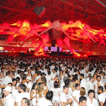 Primeira edição do Skol Sensation no Brasil levou 40 mil pessoas ao Pavilhão do Anhembi, na capital