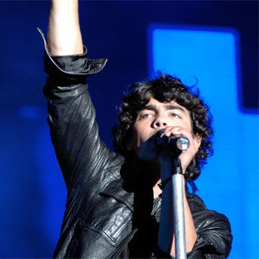 Joe, principal vocalista do trio, fez poses e se esbaldou com a histeria do público durante toda a apresentação em São Paulo