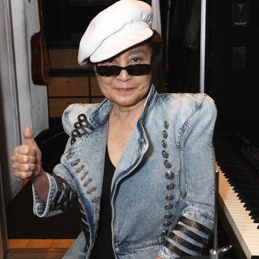 Depois de voltar com extinta banda Plastic Ono Band, Yoko Ono anuncia lançamento de novo disco