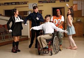 O elenco de Glee, em uma cena musical da série