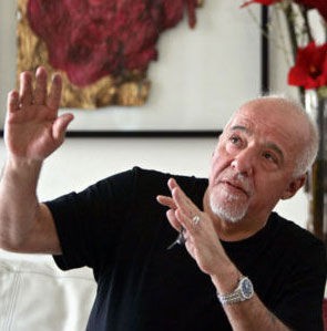 Paulo Coelho e o desafio da espada