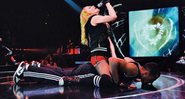 PARQUE DE DIVERSÃO - Madonna usa os dançarinos como acessórios de palco - divulgação