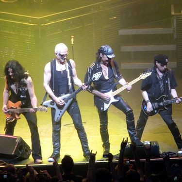 Scorpions no Olympia, em Paris: prestes a se aposentar, banda ainda reúne fãs fervorosos em shows