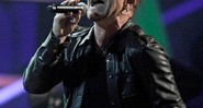 Bono sofreu uma "compressão no nervo ciático" e deve se recuperar em oito semanas - AP