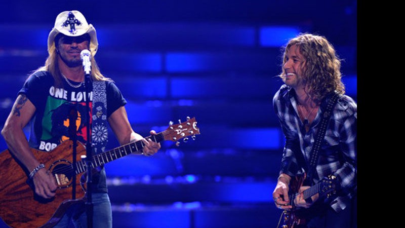 Bret Michaels ao lado de Casey James na final da nona edição do <i>American Idol</i> - Reprodução