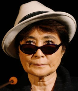 Yoko Ono quer o retorno do Oasis