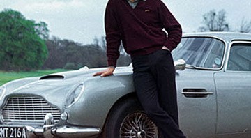 James Bond (Sean Connery) usou o Aston Martin DB5 nos filmes <i>007 Contra Goldfinger</i> e <i>007 Contra a Chantagem Atômica</i> - Reprodução