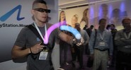 Participante da E3 mostra o funcionamento do Move, da Sony: tecnologia 3D também está no futuro dos games - AP