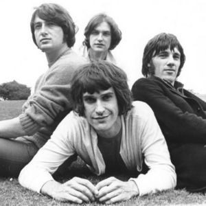 Pete Quaife, à esquerda, baixista da formação original do Kinks, morreu aos 66 anos