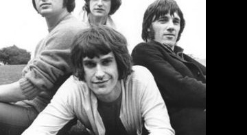 Pete Quaife, à esquerda, baixista da formação original do Kinks, morreu aos 66 anos - Reprodução