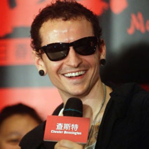 Chester Bennington e seu Linkin Park lançarão A Thousand Suns em 14 de setembro