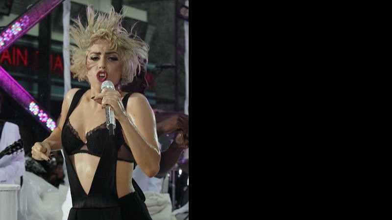 Lady Gaga pede para seus fãs não reagirem a qualquer tipo de manifestação violenta de religiosos