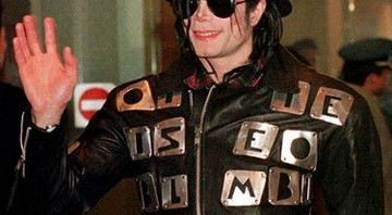 Michael Jackson em visita à Coreia do Sul, em 1998 - AP