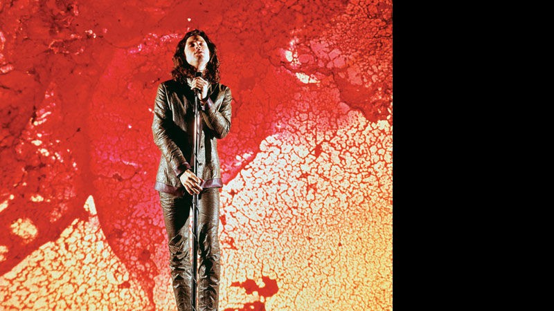 VIAJANDO Jim Morrison, em uma das intensas apresentações do Doors, em 1967