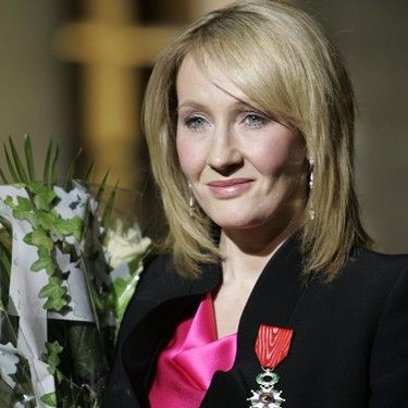J.K. Rowling doa cerca de R$ 27 milhões para pesquisas sobre esclerose múltipla