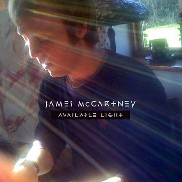 James McCartney, filho do ex-beatle Paul McCartney, lança seu primeiro álbum em setembro