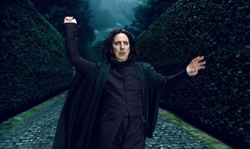 Snape lançando um feitiço