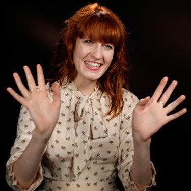 Florence Welch, do Florence and The Machine, relançará seu álbum de estreia em novembro