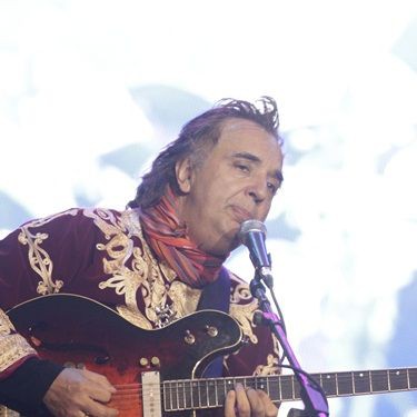 Sérgio Dias elogiou o SWU durante show dos Mutantes no festival