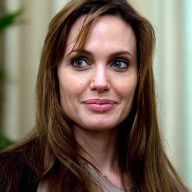 Angelina Jolie poderá interpretar Cléopatra em novo longa-metragem