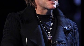 Bon Jovi recebe o prêmio de ícone global - AP