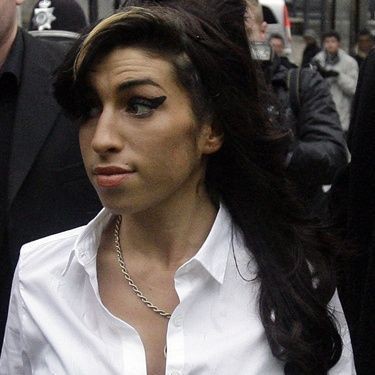 Amy Winehouse fará quatro apresentações no Brasil em janeiro de 2011, segundo jornal