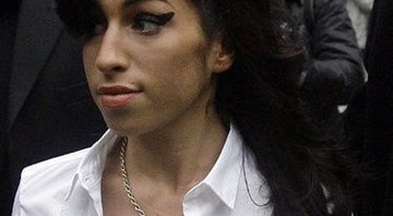 Amy Winehouse fará quatro apresentações no Brasil em janeiro de 2011, segundo jornal - AP
