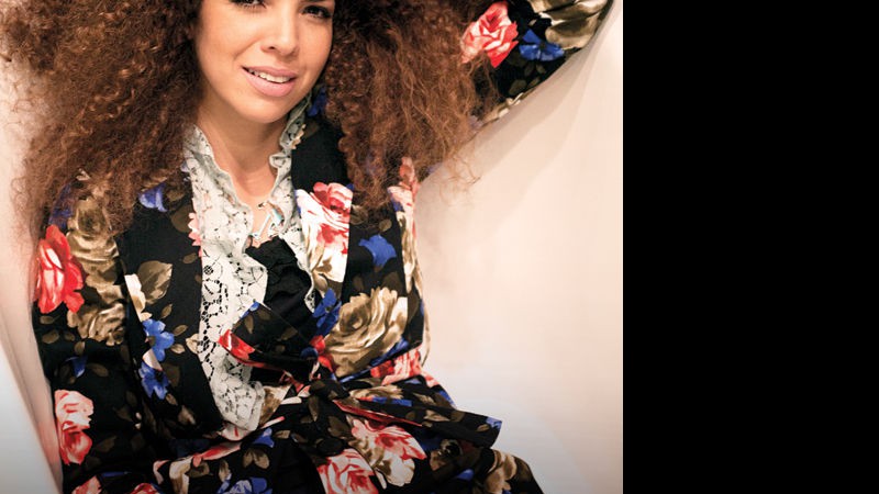 Lançando novo disco, Vanessa da Mata agora também quer ser empresária - MARCELA FAÉ, BELEZA: OMAR BERGEA