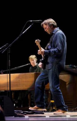 Cerca de 70 guitarras de Eric Clapton estarão a venda em leilão beneficente