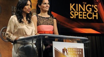 Rosario Dawson e Angie Harmon anunciando uma das indicações de <i>O Discurso do Rei</i> ao SAG Awards - AP