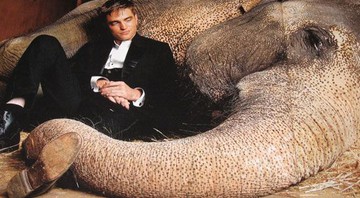 Robert Pattison aparece ao lado da estrela elefanta na primeira imagem de <i>Água para Elefantes</i> - Reprodução/Entertainment Weekly