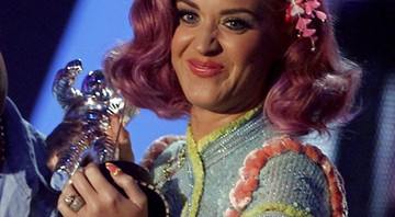 Katy Perry levou dois prêmios no VMA: o de clipe do ano ("Firework") e o de melhor colaboração ("E.T.", com Kanye West) - AP
