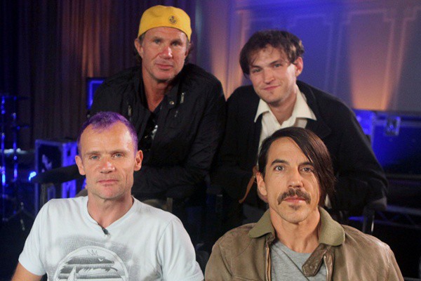 Atração do Rock in Rio, o Red Hot Chili Peppers acabou de chegar ao décimo disco de estúdio com I’m With You. Entre os inúmeros momentos de destaque da banda de Anthony Kiedis e Flea estão estes dez a seguir.