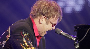 Elton John começou show no Rock in Rio com "Saturday Night's Alright for Fighting" - AP