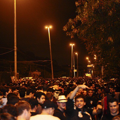Público se aglomera na mal escoada saída da Cidade do Rock
